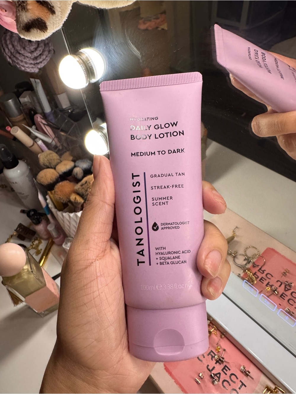 Tanologist Daily Glow Body Lotion - Pink - Medium to Dark Gradual Tan